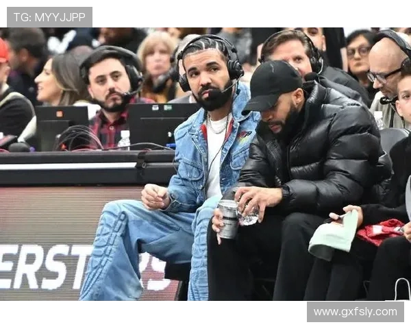 周一肌肉暴击！Drake 晒酒瓶肌肉照，新专辑Iceman预热引期待